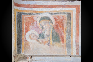 San Ginesio, Chiesa di Sant'Agostino. Madonna col Bambino, affresco. VIS