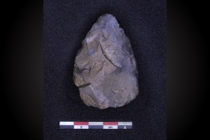 grotte XVI, couche B, biface