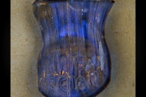 Vetro blu scavo baratti (fronte)